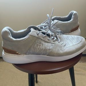 Like New Men’s Toms Tennis Shoe Size 10
